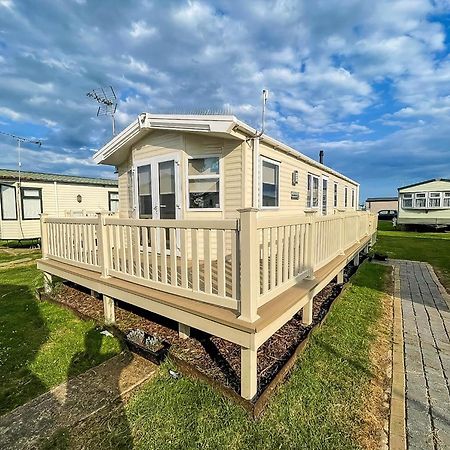 Caravan With Decking And Free Wifi At Seawick Holiday Park Ref 27214Sw Clacton-on-Sea Eksteriør bilde