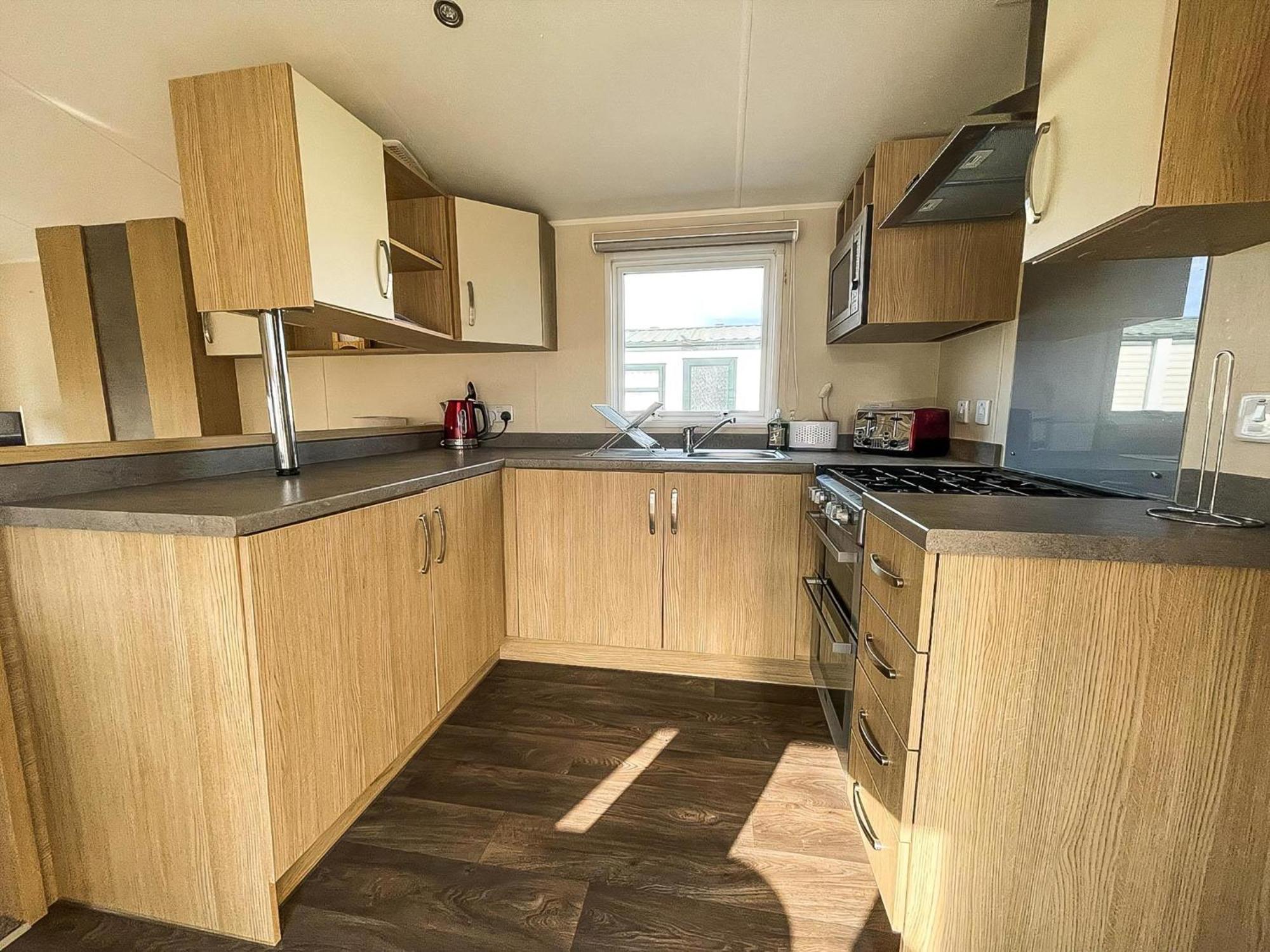 Caravan With Decking And Free Wifi At Seawick Holiday Park Ref 27214Sw Clacton-on-Sea Eksteriør bilde