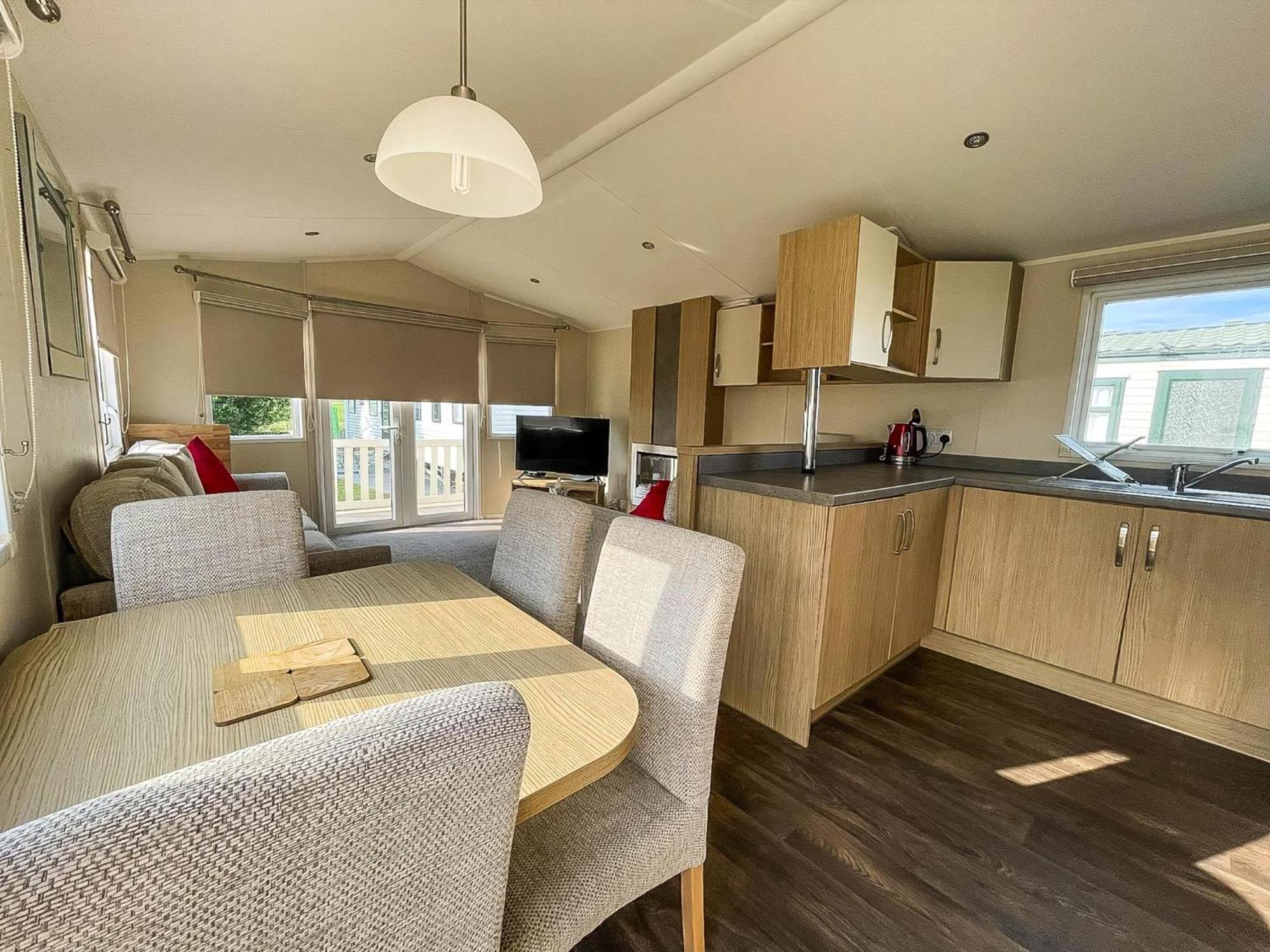 Caravan With Decking And Free Wifi At Seawick Holiday Park Ref 27214Sw Clacton-on-Sea Eksteriør bilde